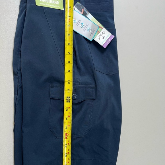 Riders by Lee Women's Dark Blue Cargo Shorts - Picture 12 of 14